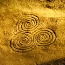 Newgrange triskle